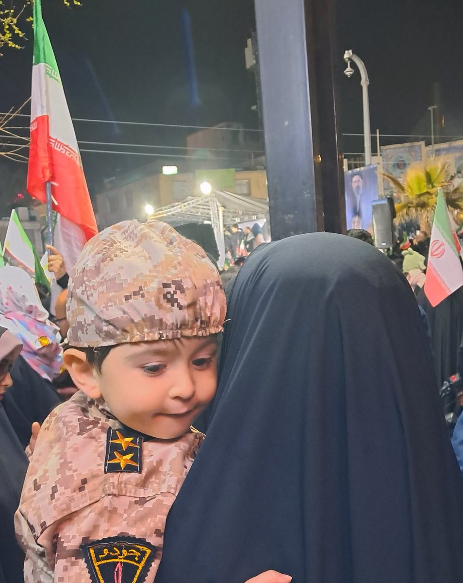 قد بکش مرد!
این خاک برای سربلند موندن، از همین حالا روی غیرت تو حساب باز کرده....
#لبیک_یا_خامنه_ای
#حضور_مقدس