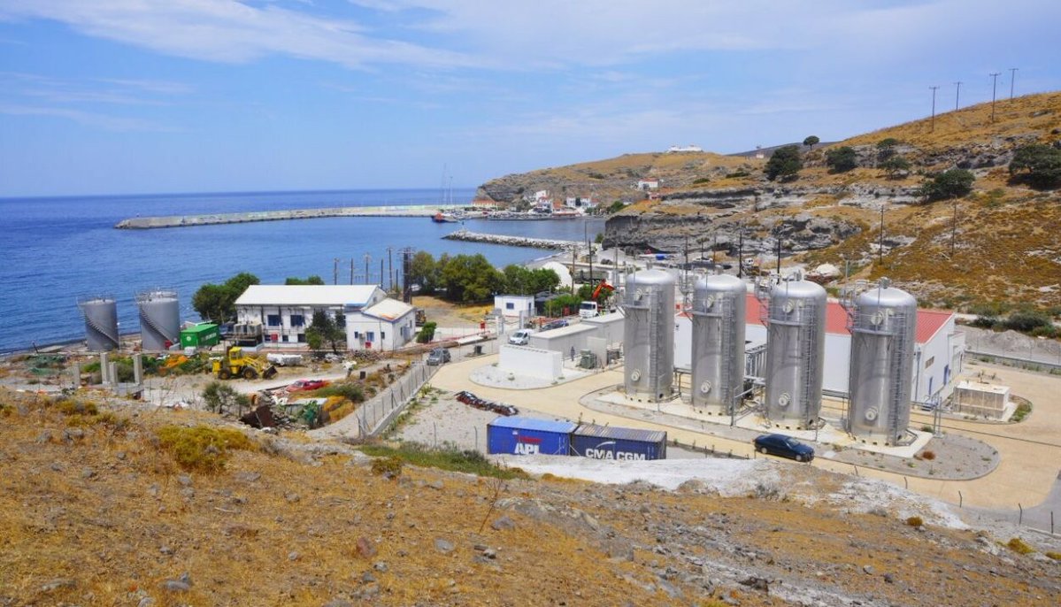 elenasagiadinou tweet media