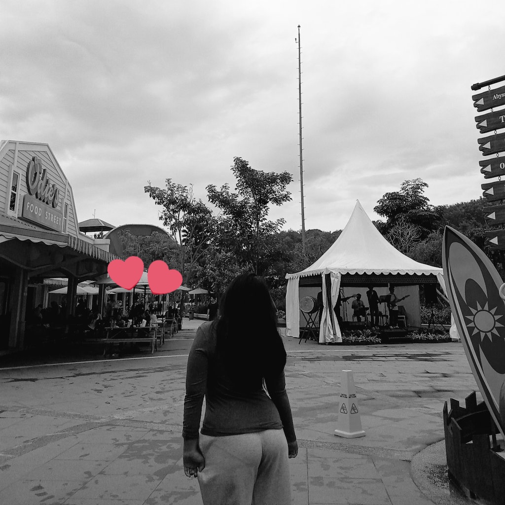 moon😼 tweet media