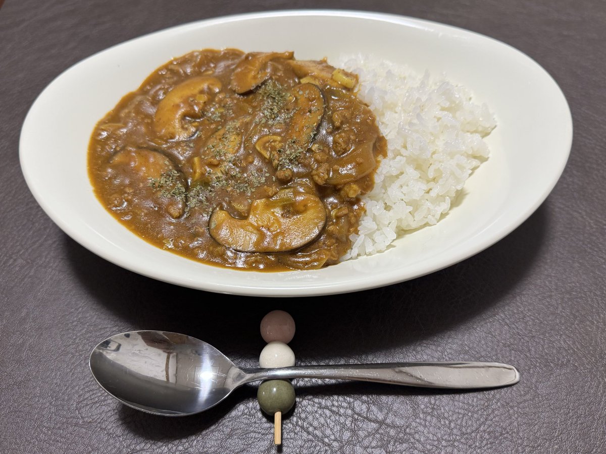 Shion_or2's tweet photo. カレー🍛🥄作りました〜☺️ https://t.co/avKm5hDRV6