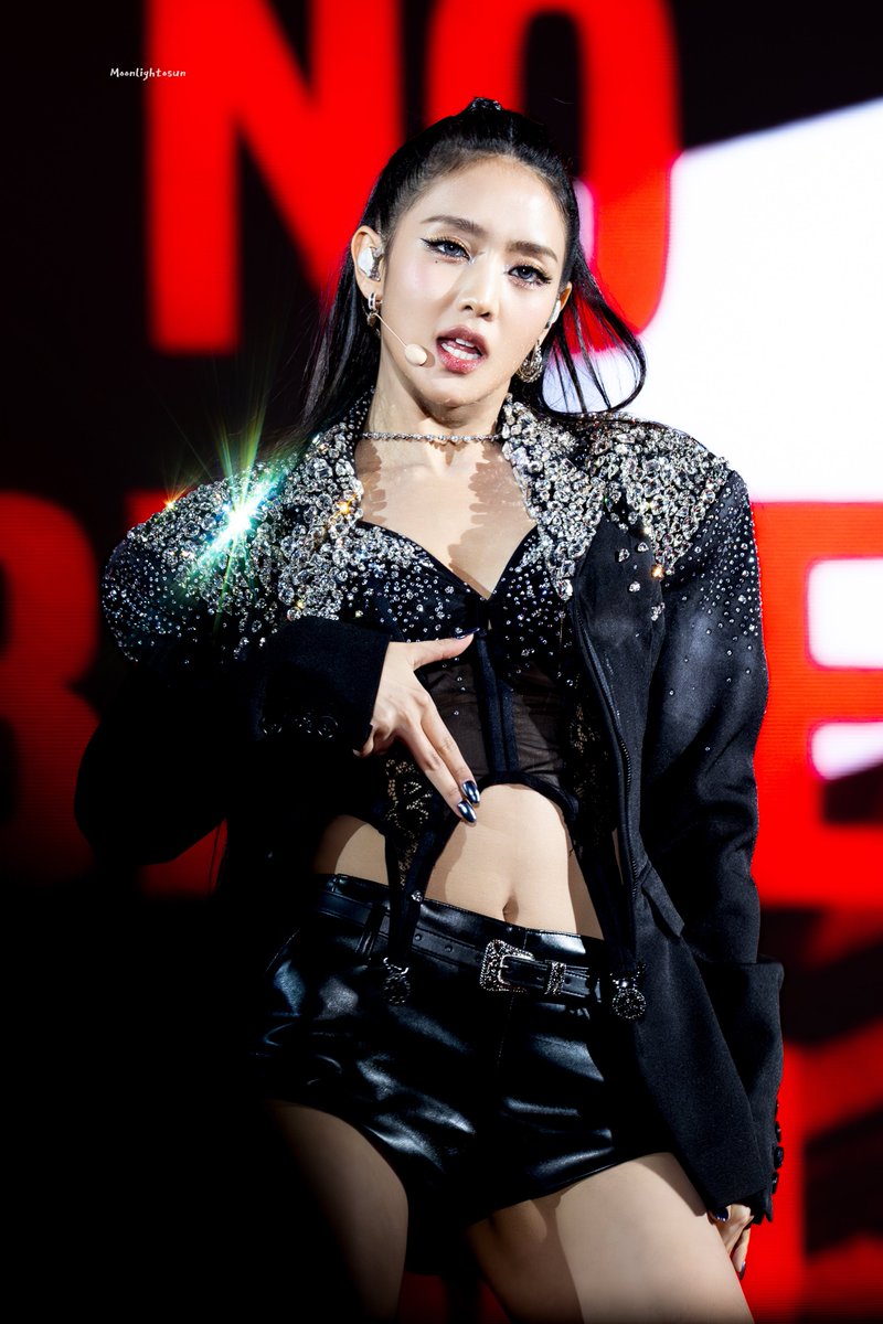 𝙁𝙚𝙖𝙩𝙝𝙚𝙧.𝙑 tweet media