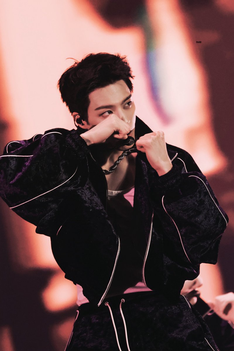 𝐬𝐢𝐥𝐯𝐞𝐫 𝐥𝐢𝐧𝐢𝐧𝐠. tweet media