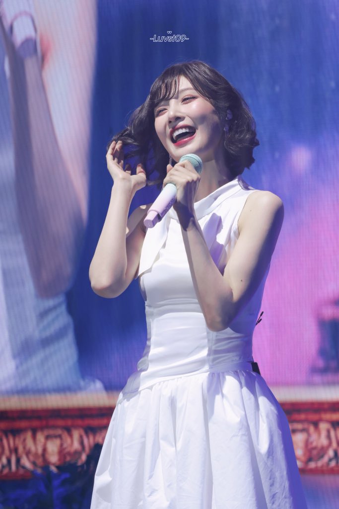 Luvst_09's tweet photo. 260321 Joy Splash in HongKong🇭🇰
니가 웃으면 나도 좋아🍏
#JOY #조이 #박수영 
#RedVelvet #레드벨벳
#JOY_SPLASH #JOY_ASIA_TOUR https://t.co/eiy1SXRqmG