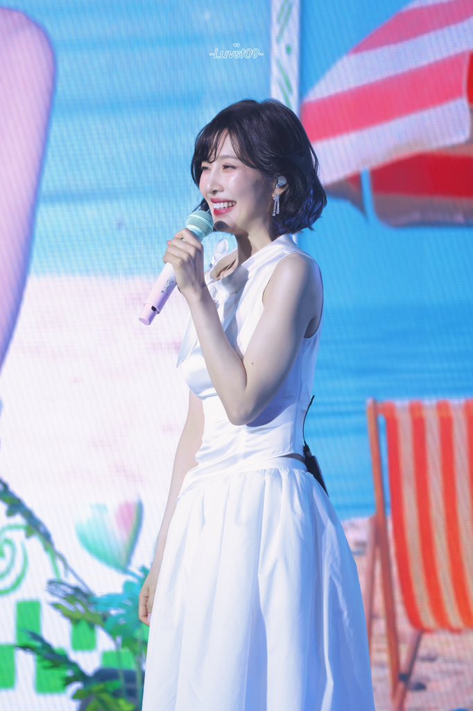 Luvst_09's tweet photo. 260321 Joy Splash in HongKong🇭🇰
니가 웃으면 나도 좋아🍏
#JOY #조이 #박수영 
#RedVelvet #레드벨벳
#JOY_SPLASH #JOY_ASIA_TOUR https://t.co/eiy1SXRqmG