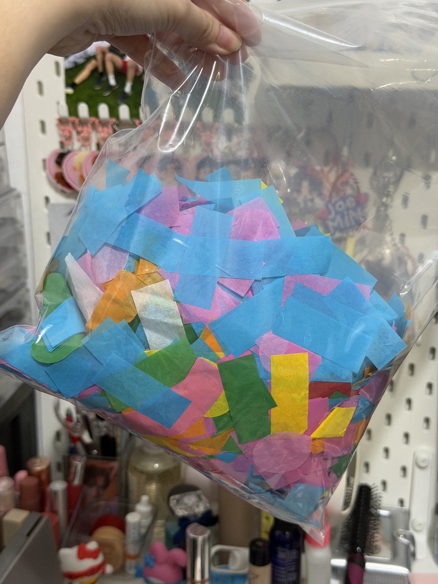 elle 𖧷 is seeing svt 🩵 tweet media