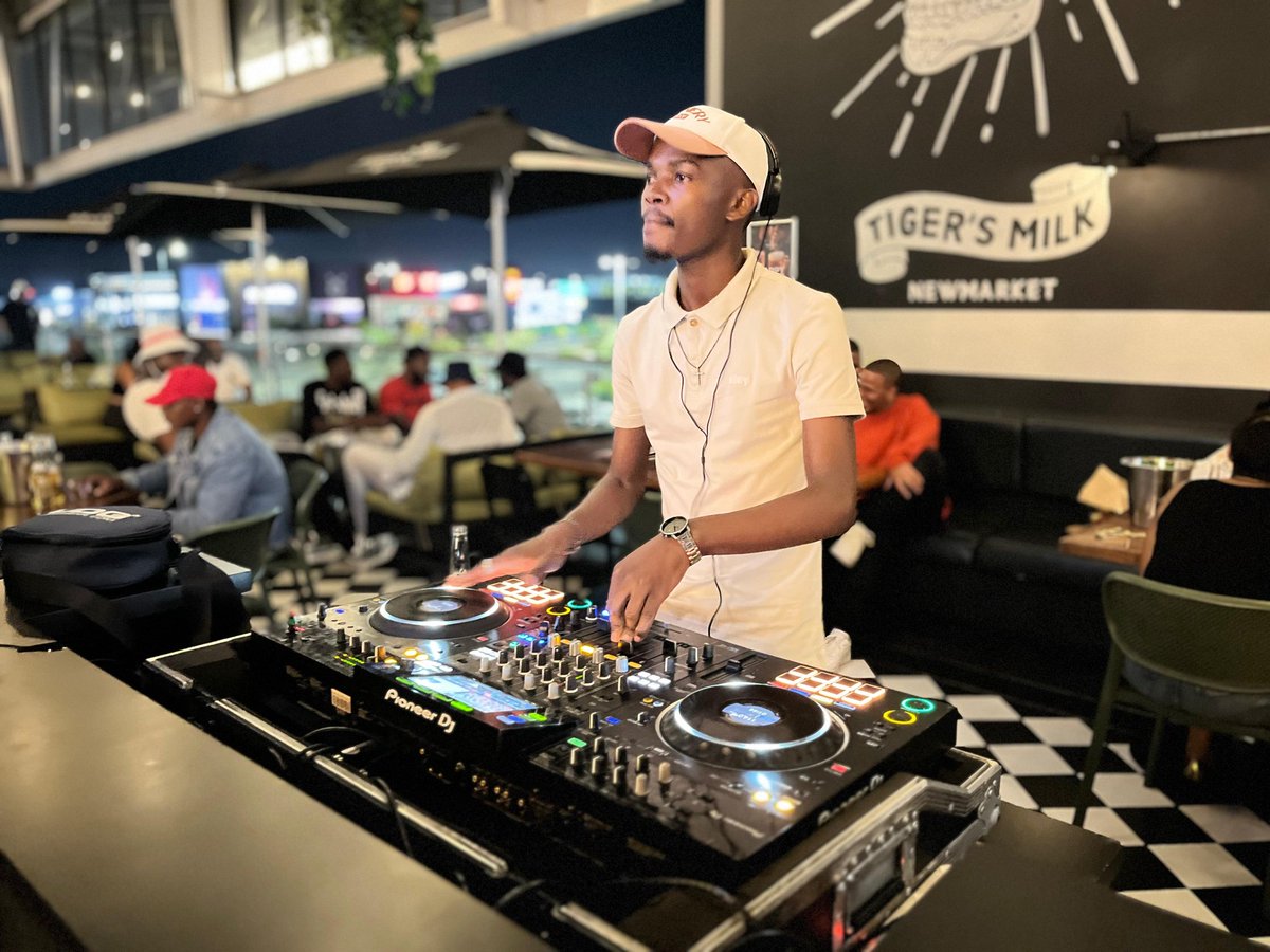 DJSONIQSA's tweet photo. We keep on pushing🙏💯 https://t.co/fHGXgH959g