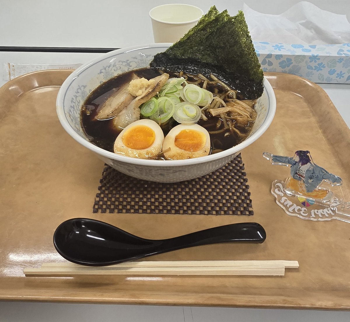 sh03061003's tweet photo. 今日は久しぶりに地元の北海道物産展へ🎶
左のラーメンは見た目は黒くてめっちゃパンチありそうやったけど生姜が効いててあっさりしてておいしかったし、右のラーメンはバターがベストマッチでGoodでした✨
#春の北海道物産展
#麺処赤兎馬
#焦がし生姜醤油ラーメン
#カニホタテ盛り札幌味噌ラーメン https://t.co/ewu6kGRk0T