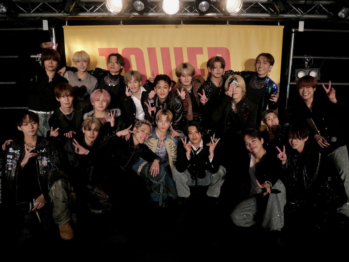 Def Class tweet media