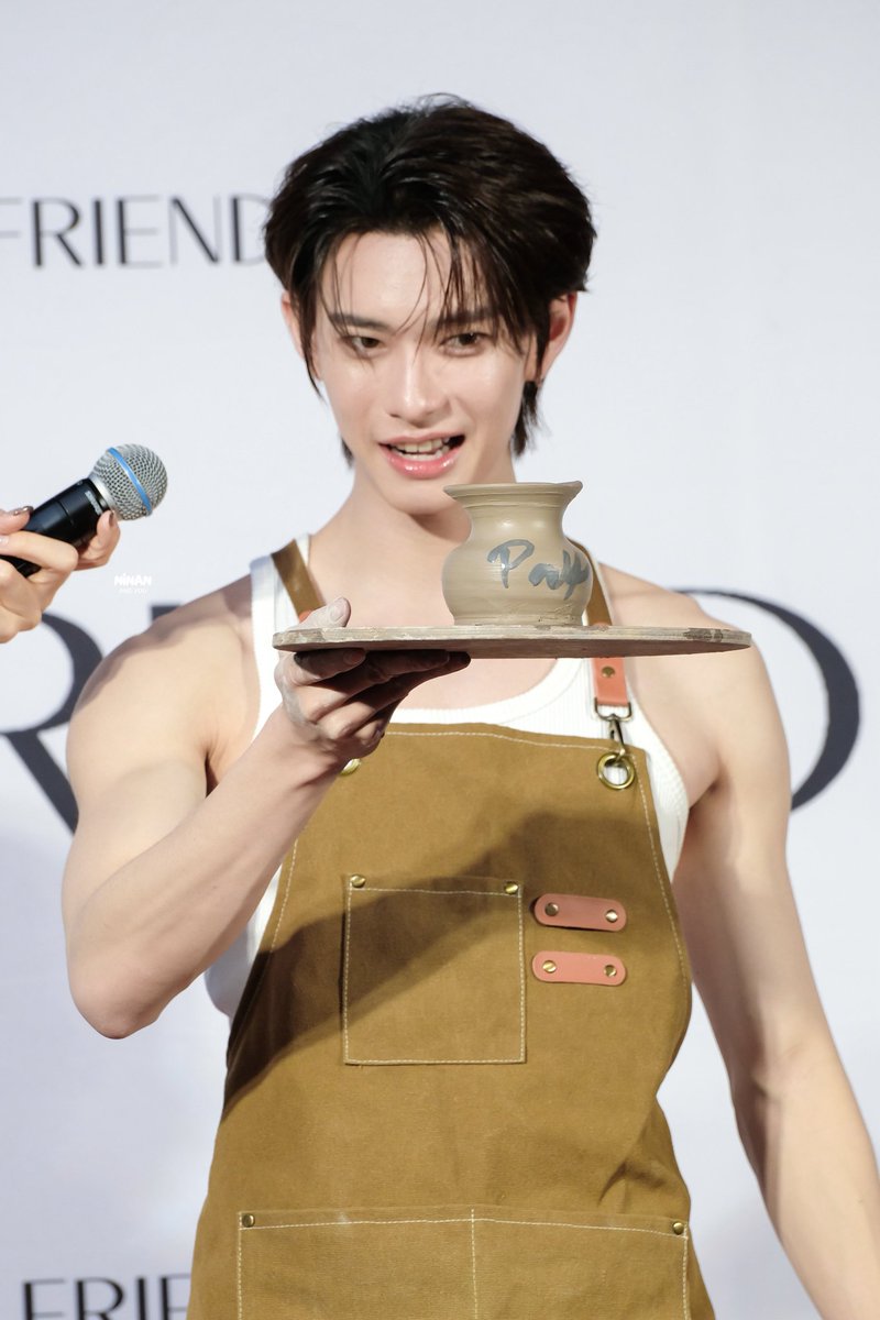 𝐊𝐫𝐢𝐭𝐭𝐢𝐧. tweet media