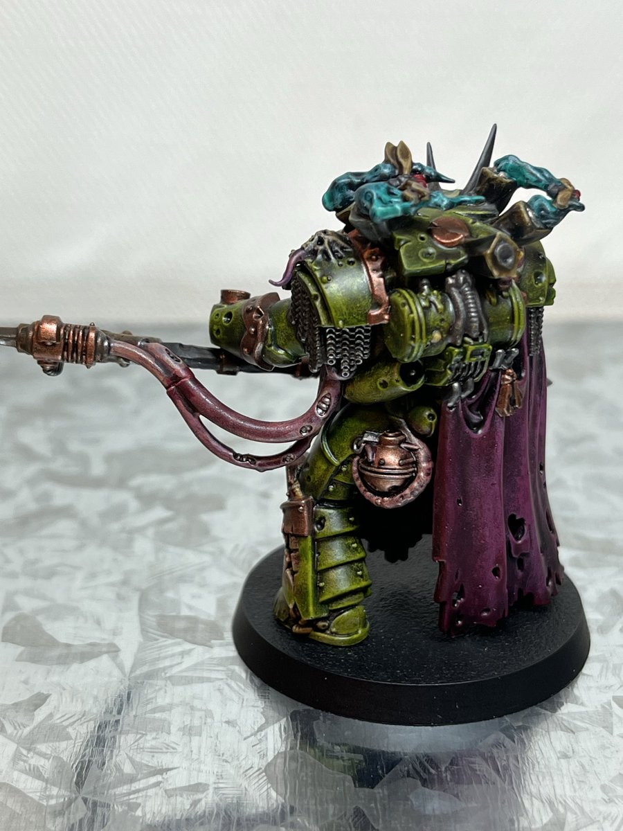 2体目。パーツの噛み合わせ悪くて隙間が空いてしまったのが悔しい。

Deathshroud Bodyguard

#warhammer40k
#WarhammerCommunity 
#ウォーハンマー