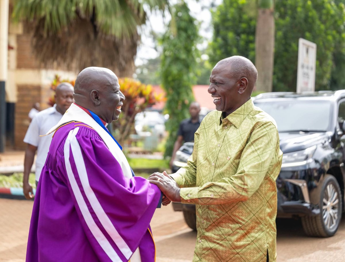 Facing Mt Kenya tweet media