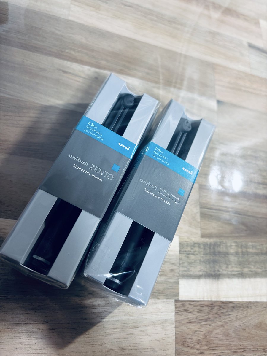 家の近くにあるTSUTAYAでシグニチャーの新色を発見！でも、ずっと手に入らなかった黒があり、迷わず2本買いました😁一本は自分用でもう一本は英検を合格した高校生へのプレゼントにします！新色より自分的にはこっちが心惹かれる！