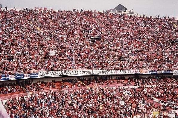 Não tive a oportunidade de presenciar a mística e imponência da velha Catedral. De lá restam-me os relatos de quem afortunadamente o presenciou e algumas recordações oferecidas por um grande amigo do meu pai.

Fosse erguido, seria um dos demais imponentes e especiais sem dúvida.