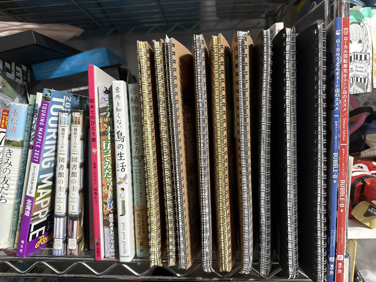 チケット、パンフレット類はノートにぺたぺた貼ることを7年ぐらいやってます