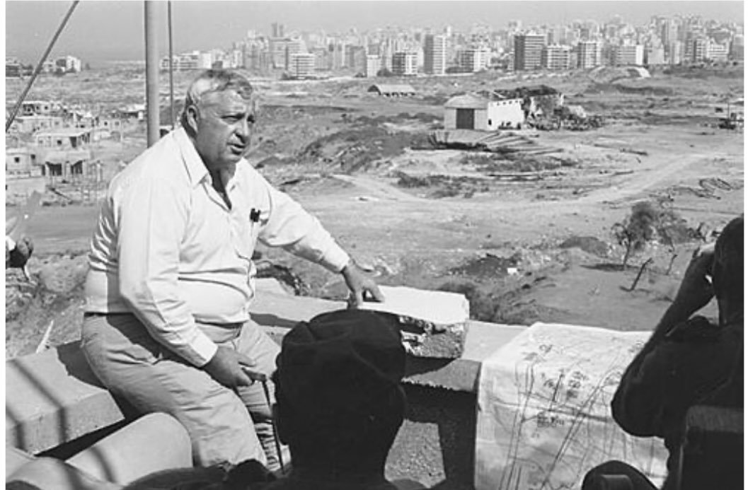 Emekli elçi ‘Güzelim Lübnan’ı kurdurduğu Hizbullah aracılığıyla parçalayan’ demiş! Hizbullah yokken Lübnan ne haldeydi? 

Ariel Şaron Beyrut girişinde poz veriyordu. Diğer gün Sabra/Şatilla katliamı gerçekleşiyordu. 
Okuması yazması var, cahil de değilse geriye bir şey kalıyor..