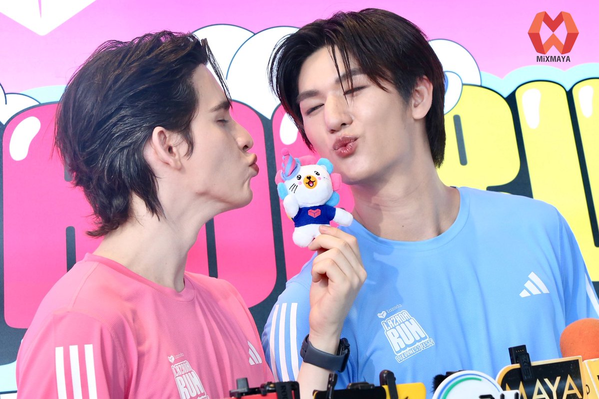 “มอส-แบงค์“ ช่วงสัมภาษณ์กับสื่อมวลชนในงาน ‘Lazada Run Wellness Fest’ ร่วมสร้างปรากฎการณ์ ‘Guinness world record’ ฉลองวันเกิดลาซาด้า 💙🩷

Lazada Run Wellness Fest

#LZDRunWellnessFest
#MosBank #มอสแบงค์ 
#moslhong #isbanky