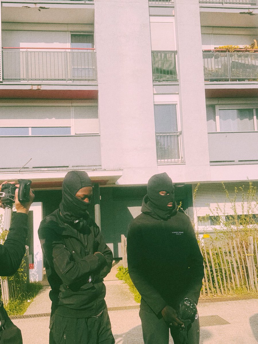 sibborg's tweet photo. RZ x JSX « Blueberry » 🏎️🔥

📸 Mōse 

Behind The Scenes « Blueberry »  🫐 🇳🇱

Daryl Films 🎥🔥 #Rap #Clip #RapFr 📡 https://t.co/s3SEDgrSbs