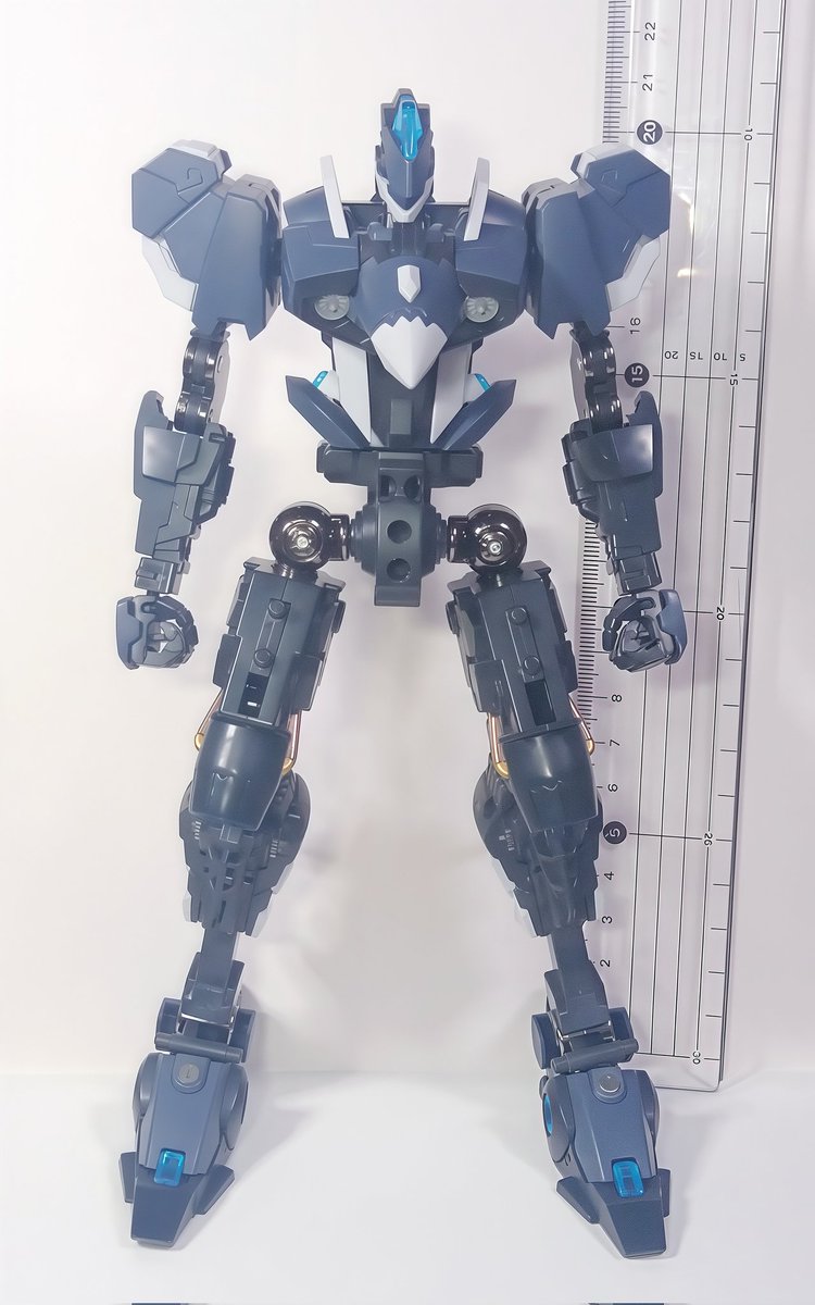 K201Tuyoshi's tweet photo. 【J-20 蒼威（ツァン ウェイ）】の上半身フレームも完成したので、下半身フレームと合体。

全高はフレーム状態で約21cm、スケールは1/100なので、ジェガンやギラ・ドーガクラスのサイズです。

4枚目はフル装備状態の参考画像です。

#見てプラスキー
#中華プラモ
#喜玩社
#XPLAY https://t.co/W7j9TK9EdW