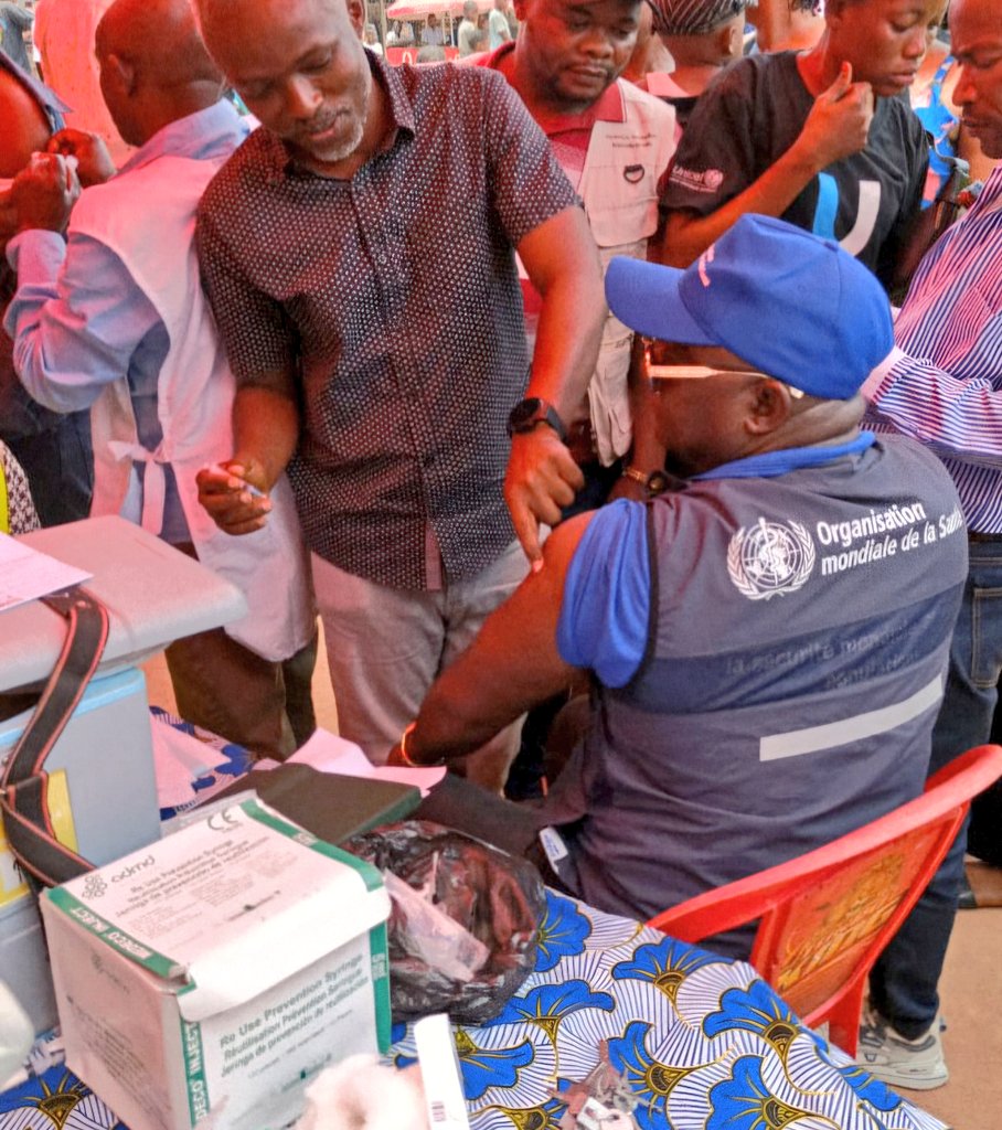 OMSRDCONGO's tweet photo. Au total, 3 zones de santé dans deux provinces (#Tshopo & #Bas_Uele🇨🇩) sont concernées : #Banalia, #Bengamisa et #Buta. La campagne durera 5 jours et cible 264 150 personnes âgées de 1 à 49 ans.
Ce déploiement est rendu possible grâce à la mobilisation des communautés locales. https://t.co/44cXOz1Qpx