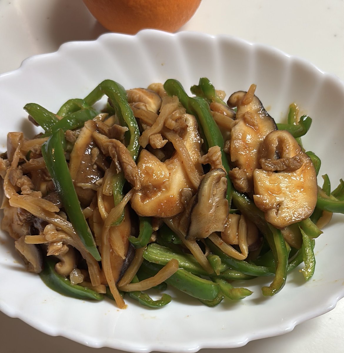 晩ごはん、椎茸入りチンジャオロースです✨✨瑛太さんのドンキのCMで、椎茸にハマってます🤭💛

#おうちごはん
#椎茸入りチンジャオロース