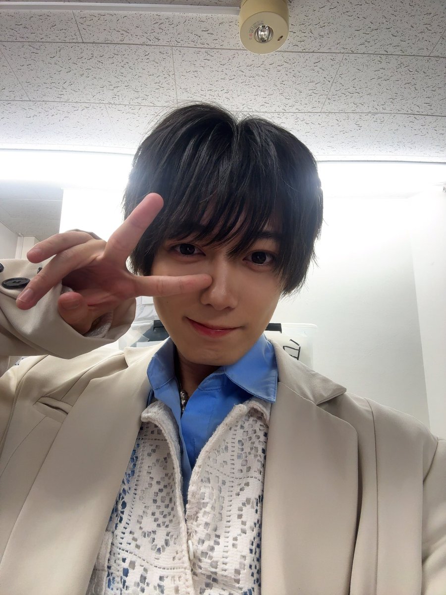 koki_kawamoto's tweet photo. こんにちは川本光貴です。
なんと23歳になりました。
またひとつ歳を重ね、人生���中であの頃の歩幅に戻れたらなとか沢山思う日々です。
味わい深い人間になれるよう心がけて生きてみます。

よろしくお願いします。 https://t.co/hKHj43hpVa