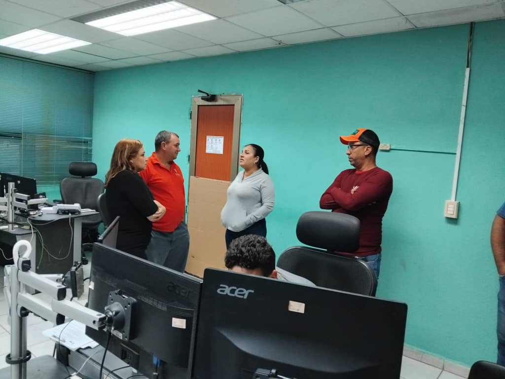 El pueblo cubano está lleno de hombres y mujeres de su estirpe. El restablecimiento de manera paulatina del SEN, en condiciones muy difíciles, vuelve a demostrar la fuerza de los trabajadores eléctricos. 
 #CubaVencerá
#VillaClaraConTodos