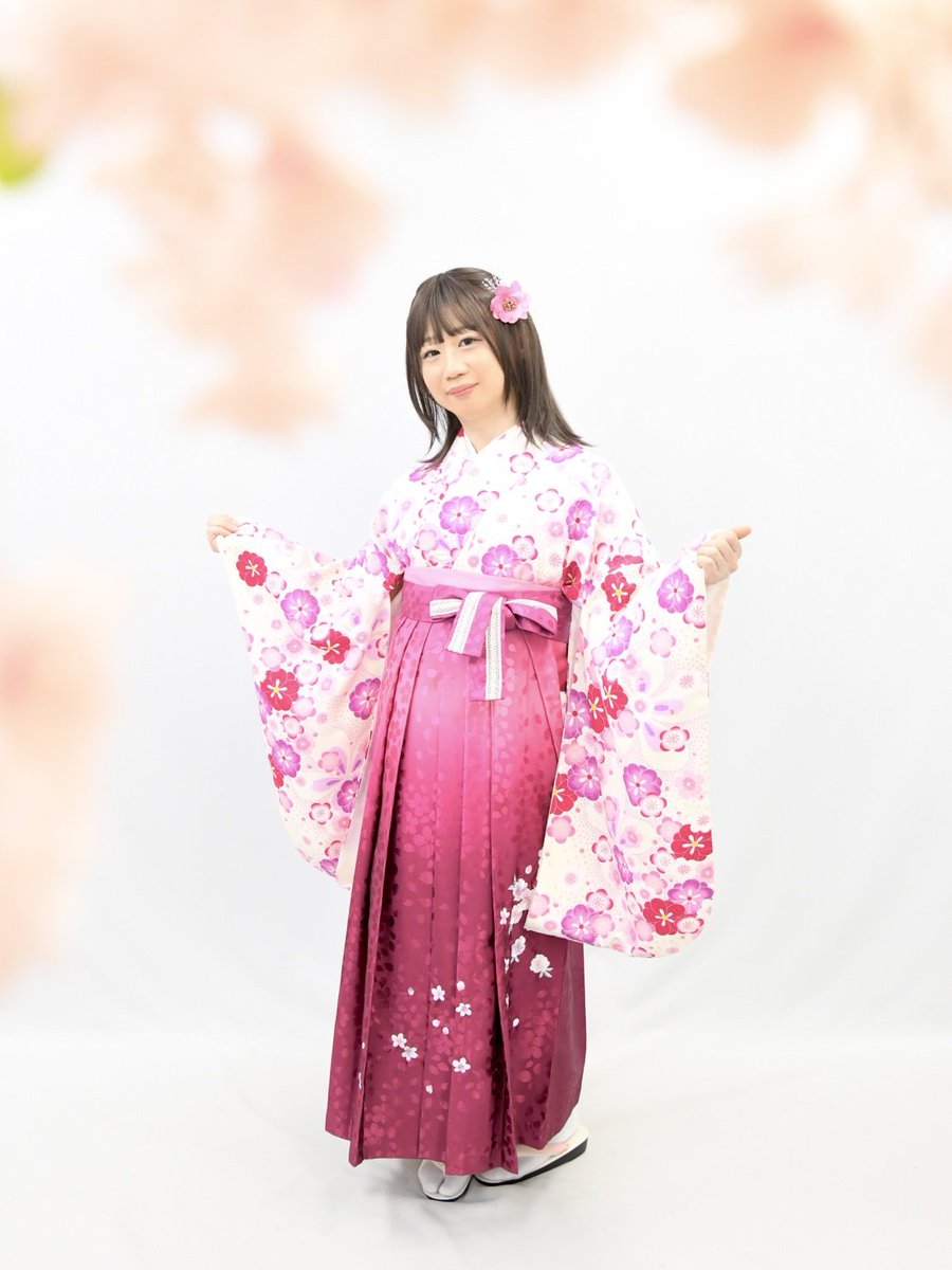 miyu_d_kichi's tweet image. 卒業の時期ということで袴を着ました✨撮影の時、桜がとても綺麗でした🌸卒業された皆さま、ご卒業おめでとうございます😊

#女装 #with #和服 #袴
#卒業 #卒業式