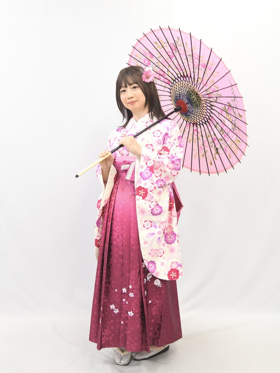 miyu_d_kichi's tweet image. 卒業の時期ということで袴を着ました✨撮影の時、桜がとても綺麗でした🌸卒業された皆さま、ご卒業おめでとうございます😊

#女装 #with #和服 #袴
#卒業 #卒業式