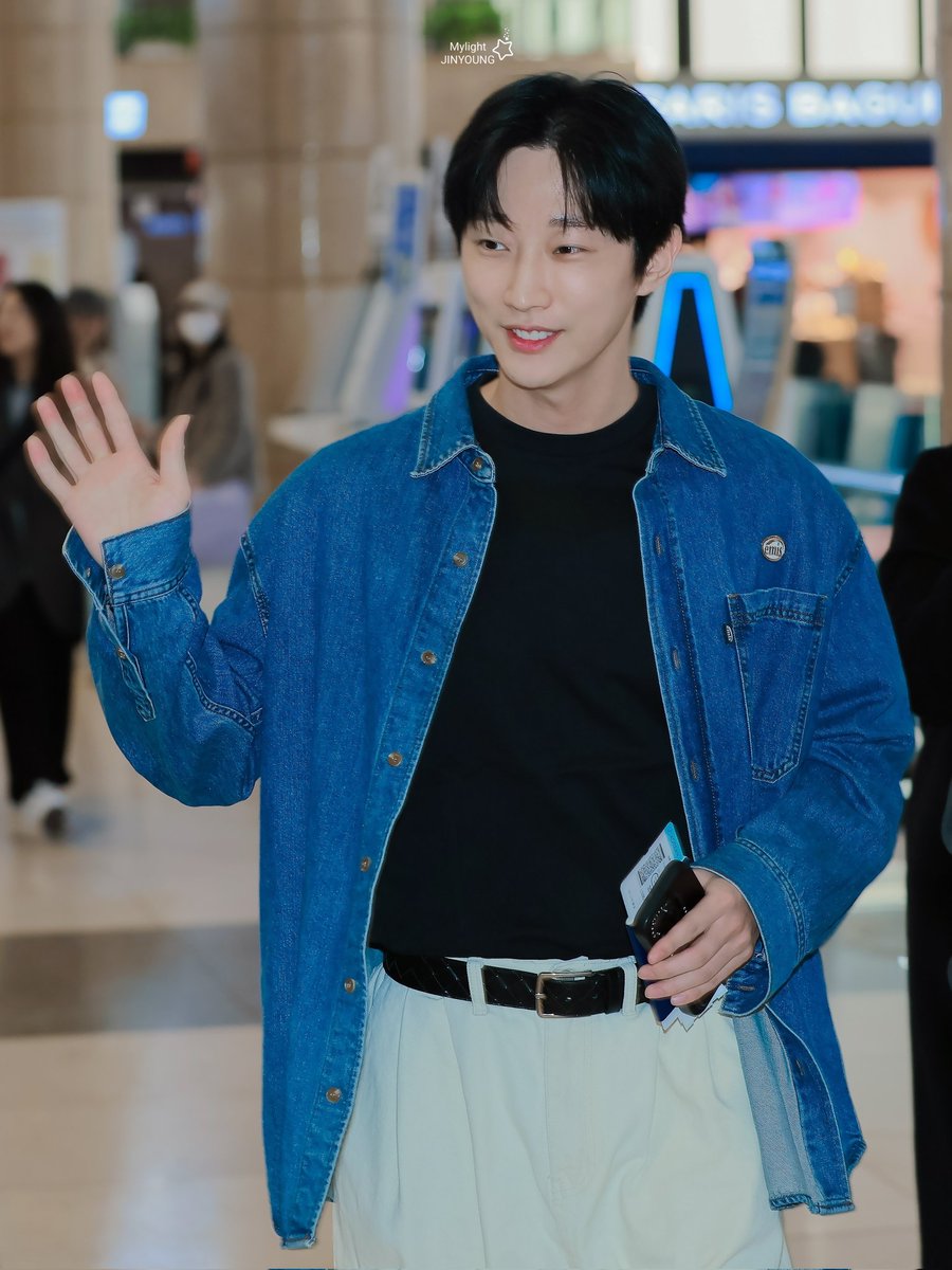 소중한 나의 빛,진영🌟 tweet media