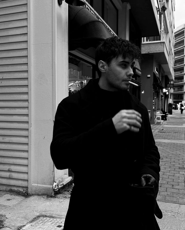 ये भी अच्छा है कि हम अच्छे नहीं लगते किसी को
कितने बुरे हैं हम—कभी बुरा भी नहीं कहते किसी को

یہ بھی اچھا ہے کہ ہم اچھے نہیں لگتے کسی کو
کتنے بُرے ہیں ہم—کبھی بُرا بھی نہیں کہتے کسی کو..!!