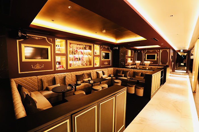 コロナ禍での拡大移転

今のMajesty本店はコロナ禍に拡大移転したらしく、もともとは2020年の4月にリニューアルオープン予定→緊急事態宣言の影響で6月にずれ込み。