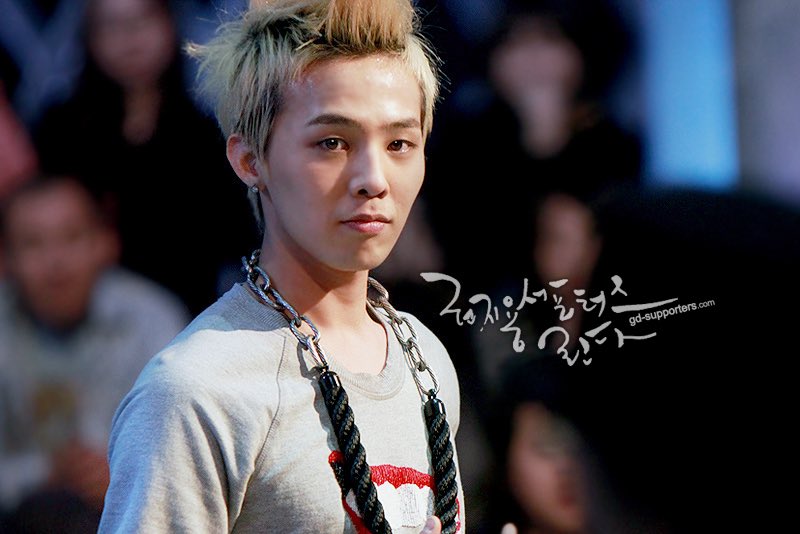 권지용 얼굴 tweet media