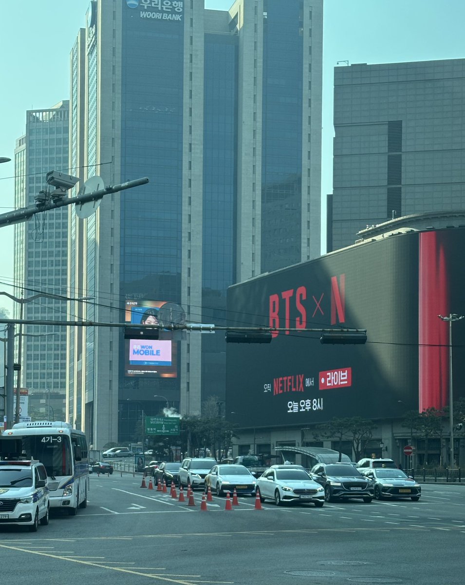 FSDC27's tweet photo. The energy at the BTS venue was incredible https://t.co/fysyuu0Ed5