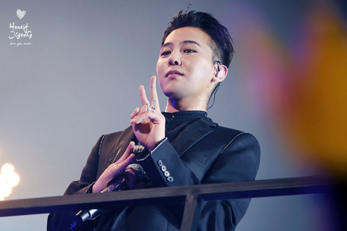 권지용 얼굴 tweet media