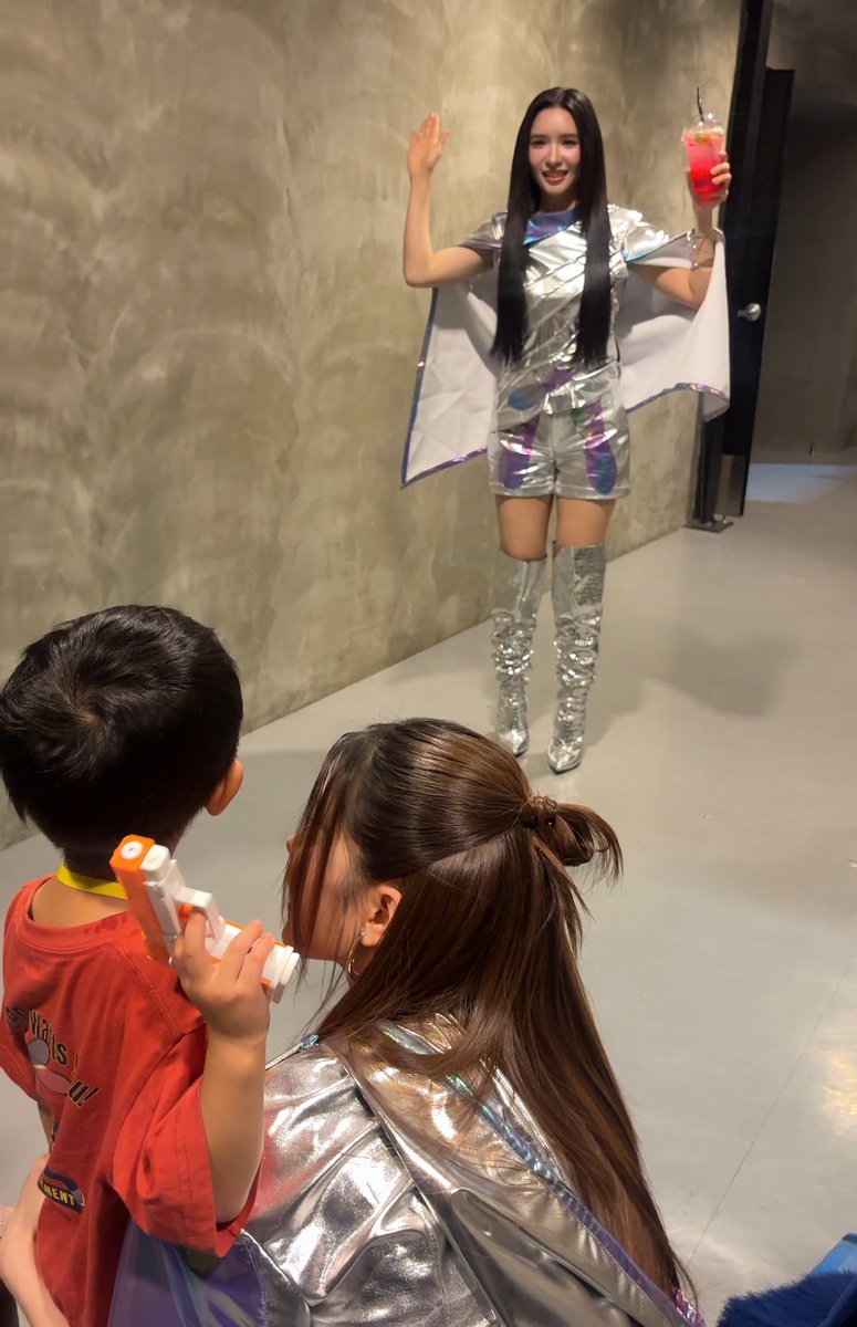 เตรียมยิงสาวสวย💗

ANDALOOKKAEW CMLY CONCERT 
#CosmicLightYearTHxADLK
#อันดาลูกแก้ว  #AndaLookkaew