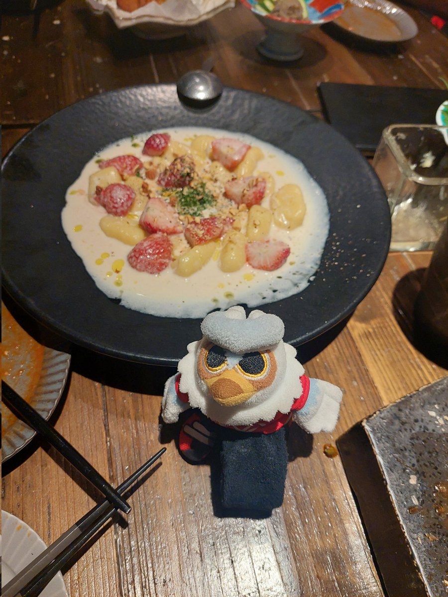 55kakope's tweet photo. 昨日は激ウマ料理とビールで素敵な祝勝会でした🍻🥳
今年のタペストリーに変えてる瞬間にも立ち会えましたw
#Chassy https://t.co/esKJRhkRsn