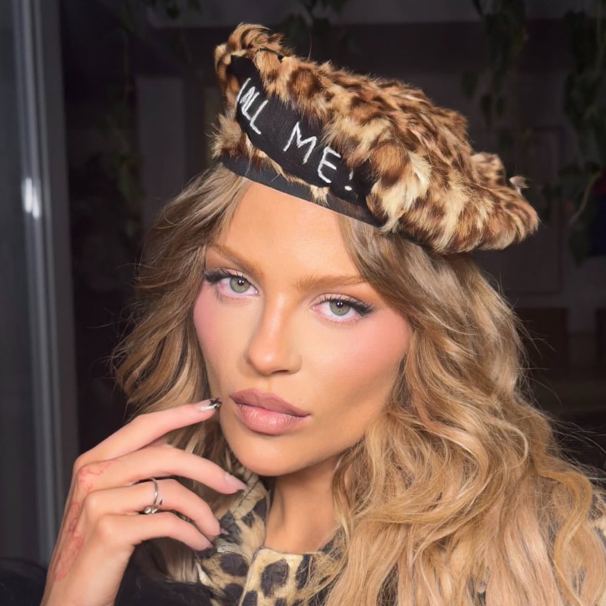 annalynne tweet media