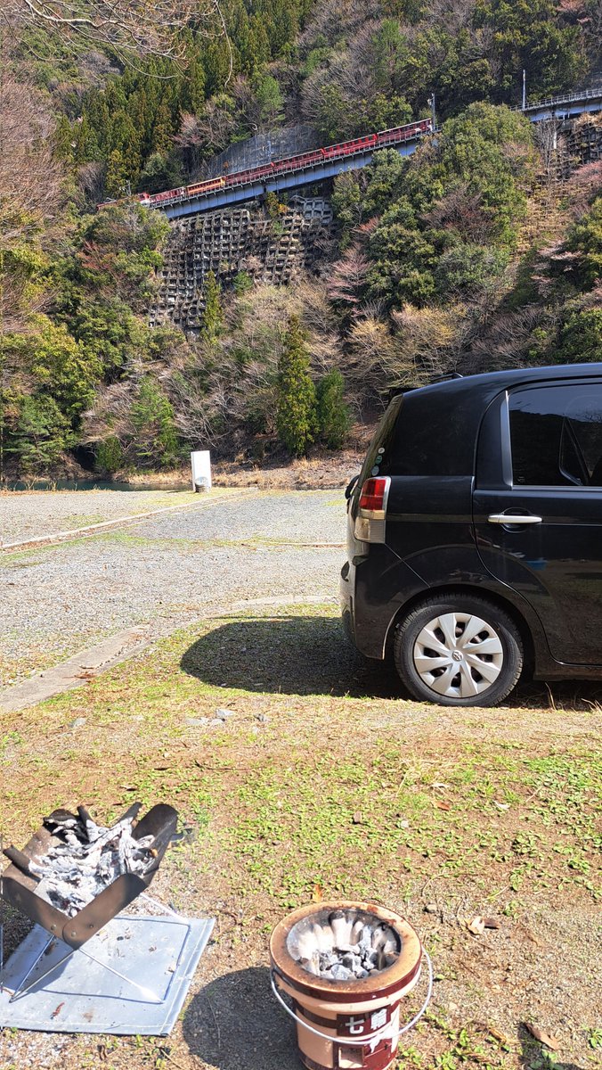 012JOBU's tweet photo. 土日のハイライト①
ゆるキャン聖地巡礼

遅ればせながらやっとゆるキャン△を履修してキャンプをやってみたくなったので、土曜はアプトいちしろで初ソロキャンプをしてきました

車で行ったけど後部座席パンパンになったのにバイク一つでキャンプするリンちゃん凄いわ https://t.co/XnHexrxXby