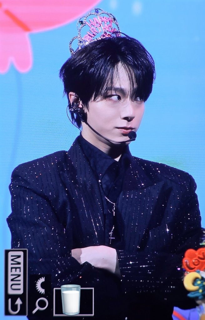 HWbyU0's tweet photo. 260322 👑 #ONEUS #원어스 #환웅 #HWANWOONG https://t.co/UeFm92ipK9