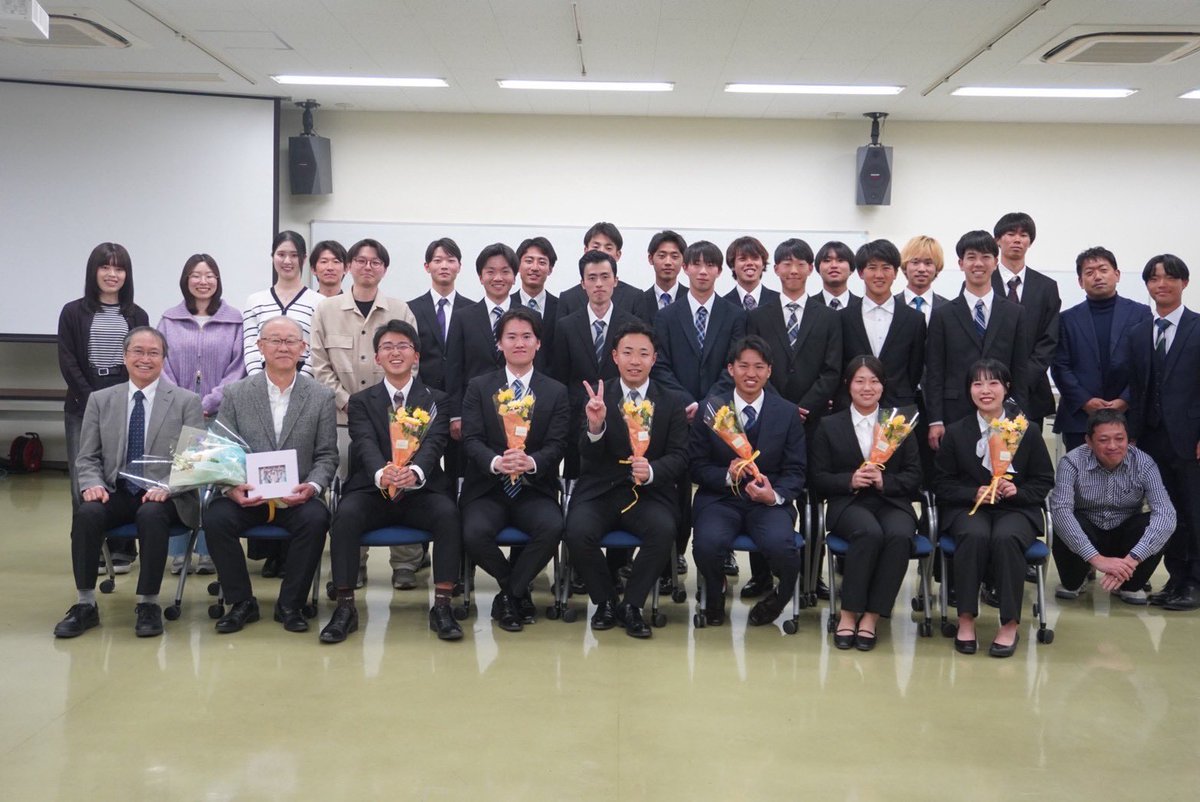 tsukunan's tweet photo. 3月21日に追いコン、22日に追いコンテニス大会を行いました。
4年生の皆さん、本当に4年間お疲れ様です！
そして、部活を支えてくださりありがとうございました。
またいつでもつくなんに遊びに来てください！

 #筑波大学 #ソフトテニス  #軟式庭球部 #つくなん https://t.co/DPkzFrFWXK