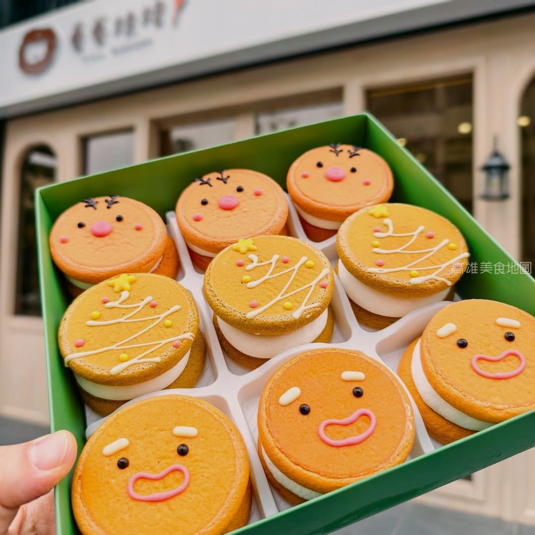 这款榴莲千层蛋糕，酥脆诱人，入口瞬间幸福感满溢。