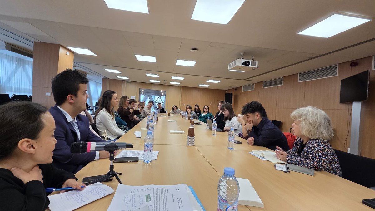 SRBinBulgaria's tweet photo. Удружење људи ниског раста, "Бьлгарски малки хора", обележило је 30 година постојања међународном конференцијом, одржаном у Софији 🇧🇬 у периоду од 19. до 21. марта 2026. год.
Амбасадор 🇷🇸 у 🇧🇬 Милан Равић је са својим колегама присуствовао том догађају, на којем су разматрани проблеми с којима се људи ниског раста суочавају, као и модалитети унапређења њиховог статуса.