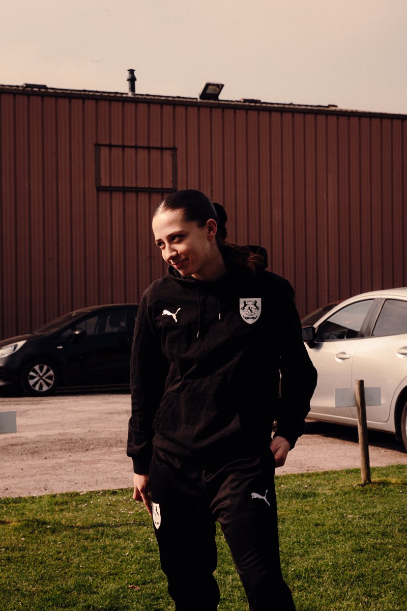AmiensSC's tweet photo. 🗓️ Jour de match I R1 Fem.
Un rendez-vous important face à un concurrent direct. Rester fidèles à nos principes, jouer libérées et tout donner jusqu’au bout. #VAFCASC ▸ 14h30 https://t.co/vScoE1OzA0
