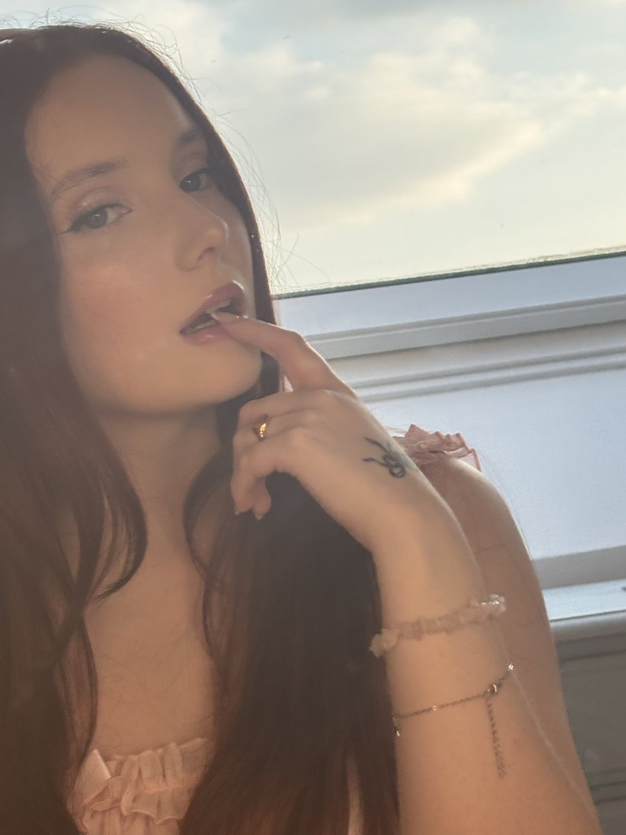 char ౨ৎ tweet media