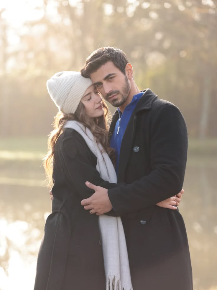 aarulicious02's tweet photo. Neslihan Atagül &amp; Kadir Doğulu worked together in fatih harbiye as main leads🌚
They have exact 10 years age gap🌚Their chemistr was peaked in 2013🌚
Their had a good offscreen bond🌚

They got married in 2016😭😭have a kid in 2025😭😭

CAN I MANIFEST SAME FOR EMSU???

#arafta https://t.co/iLAYl7t1iD