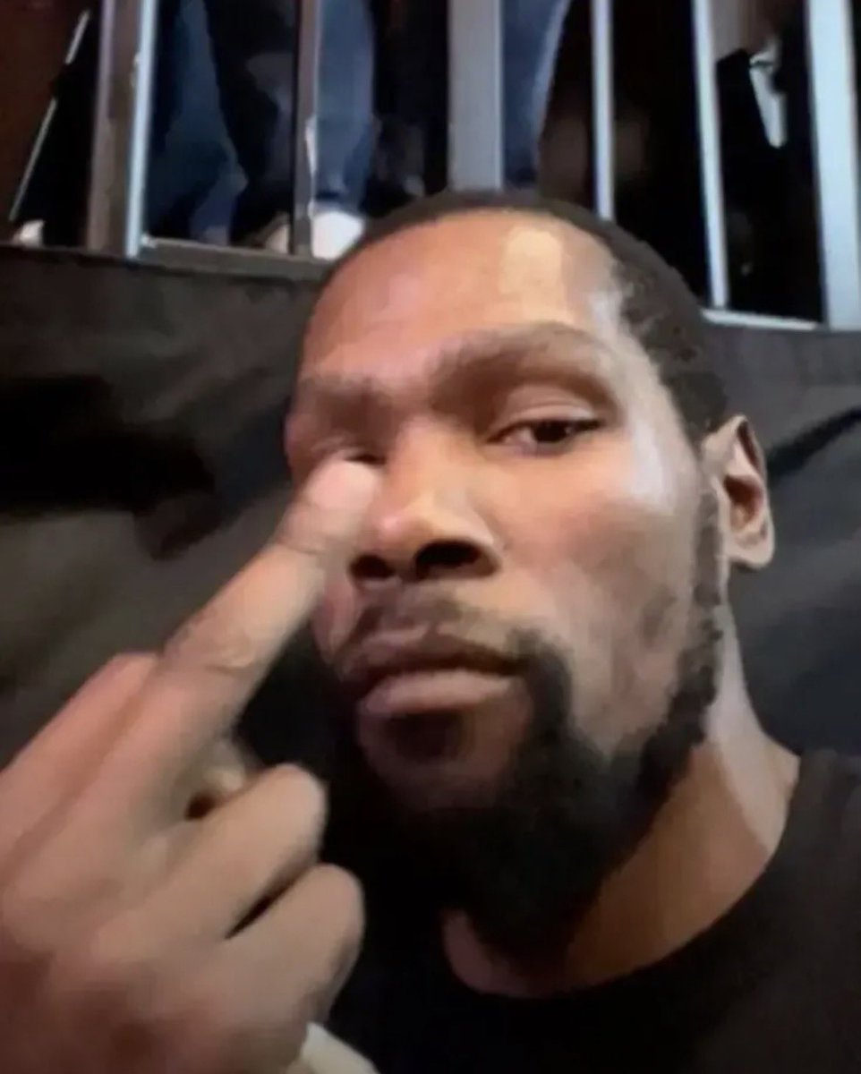 Barec374 tweet media