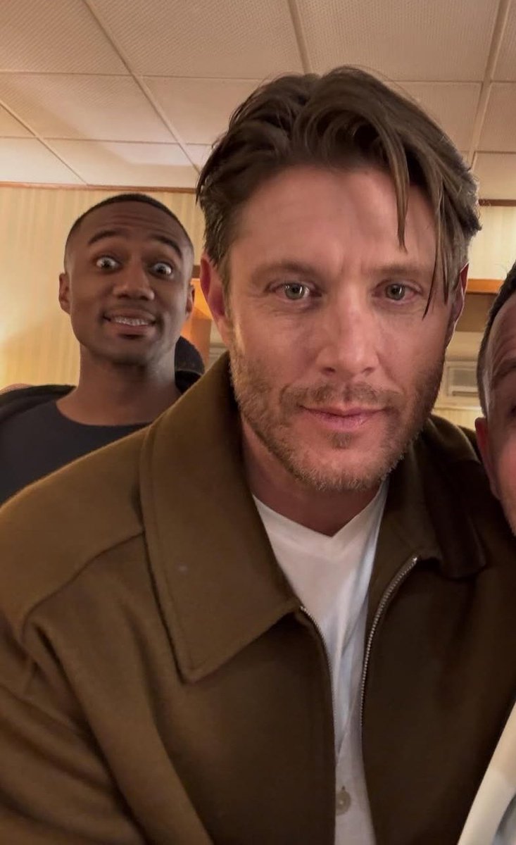 ela୨ৎ tweet media