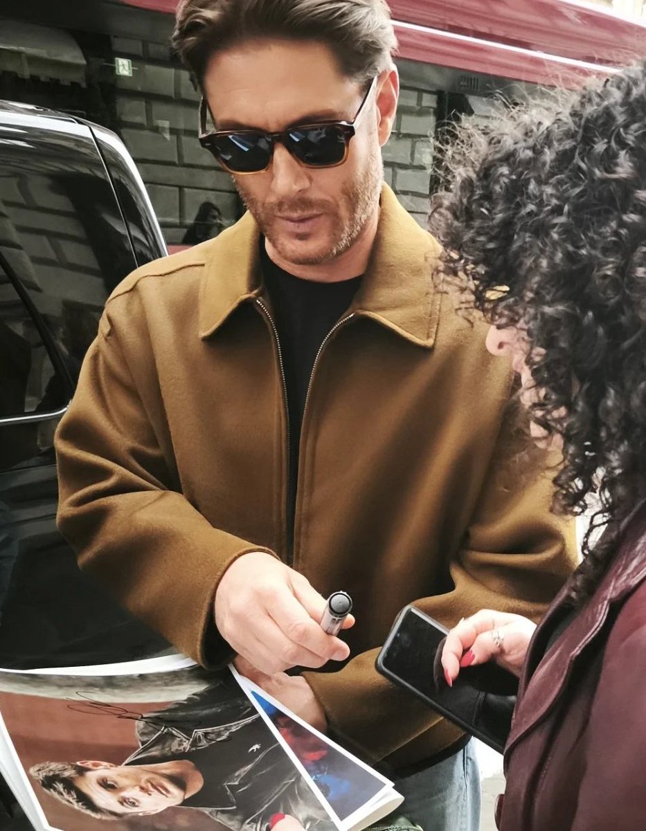 ela୨ৎ tweet media