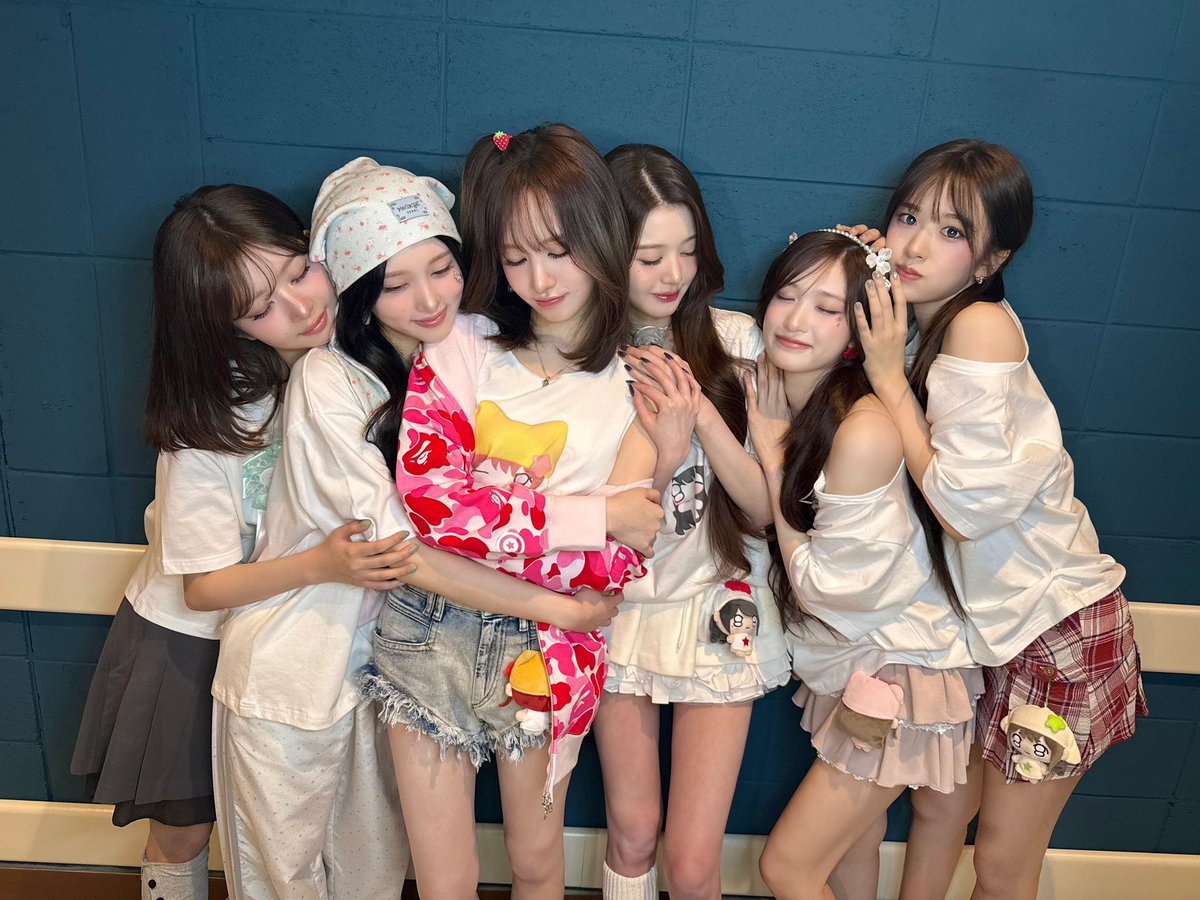 📸
2026 IVE THE 4TH FAN CONCERT
< DIVE into IVE > DAY 2 완료 🫧

IVE CAPTAIN들과 함께,
먼 항해 끝에 도착한 DIVE섬 ✩°｡⋆⸜ 🌊༄
이틀 동안 함께해준 모든 DIVE 덕분에
잊지 못할 시간을 보낼 수 있었어요 💙

행복했던 오늘의 기억을 안고
앞으로 더 좋은 모습 보여줄 수 있는
IVE가 될게요