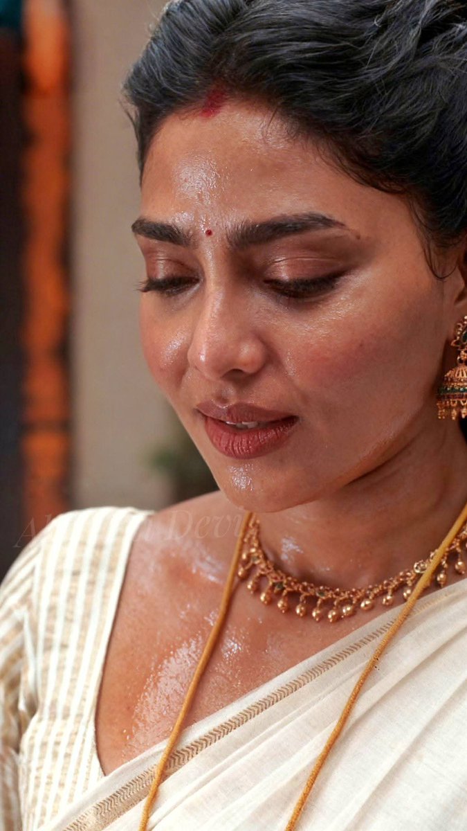 உங்கள் மஹா லக்ஷ்மி 💘 உங்கள் காம ராணி 💋 tweet media